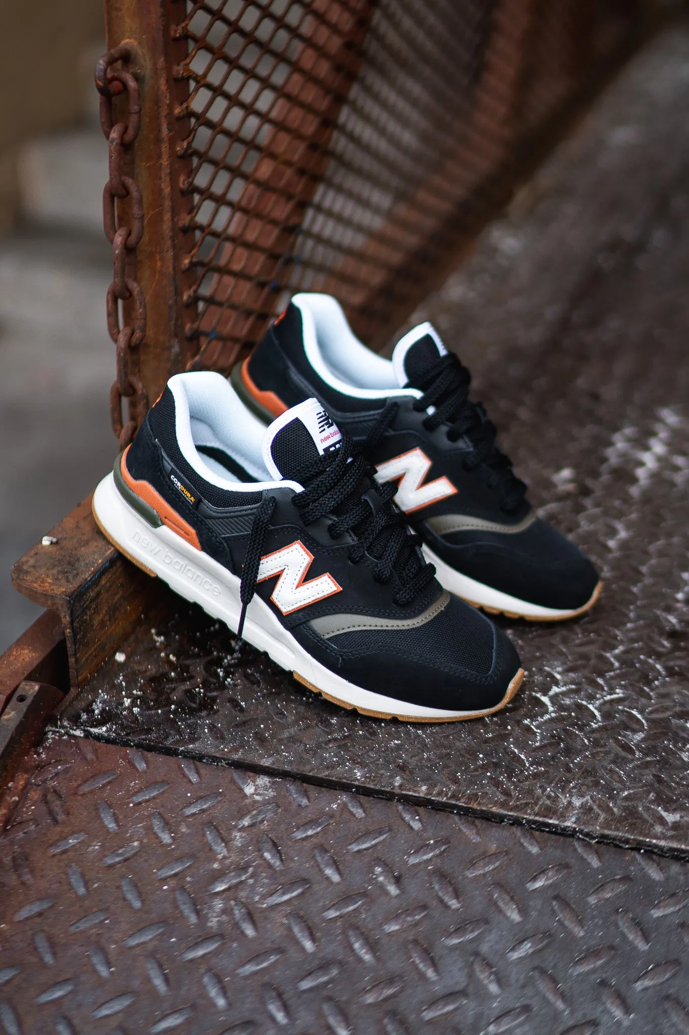 [[Mens New Balance 997H Black Moss CM997HLP]]