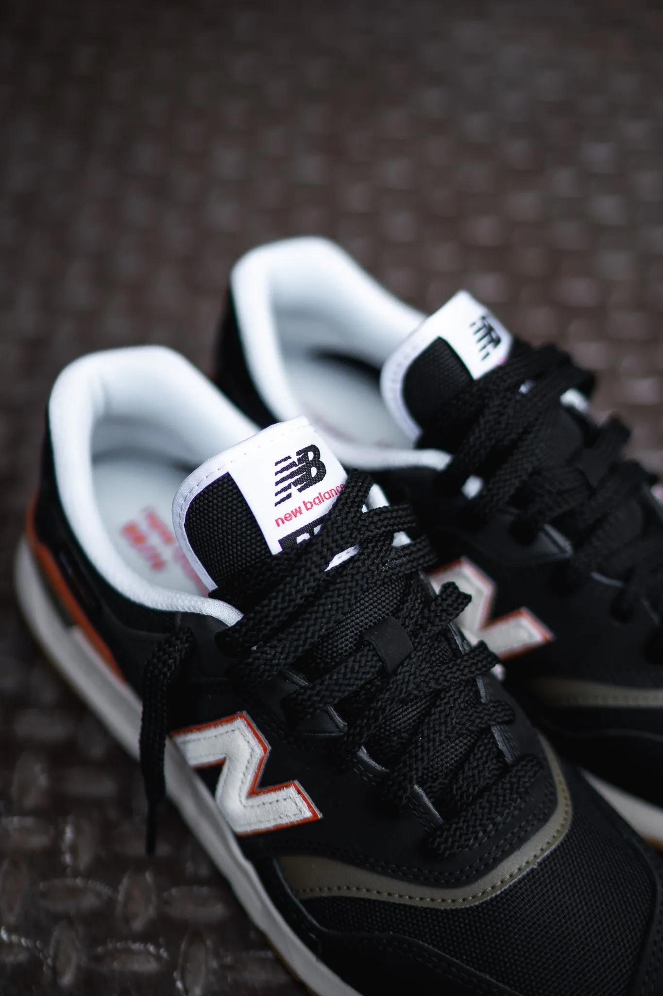 [[Mens New Balance 997H Black Moss CM997HLP]]