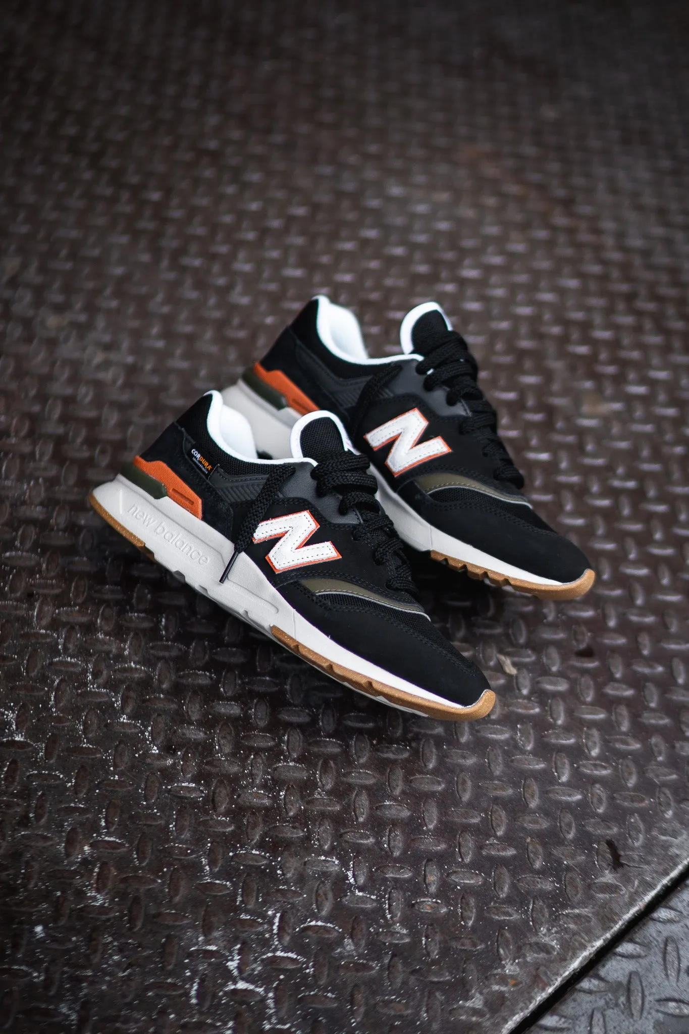 [[Mens New Balance 997H Black Moss CM997HLP]]