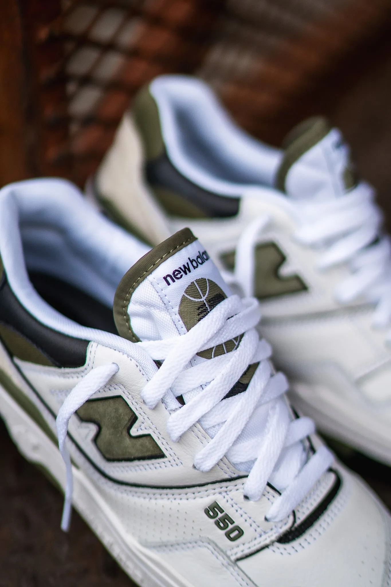 New Balance 550 - White/Olive (BB550DOB)