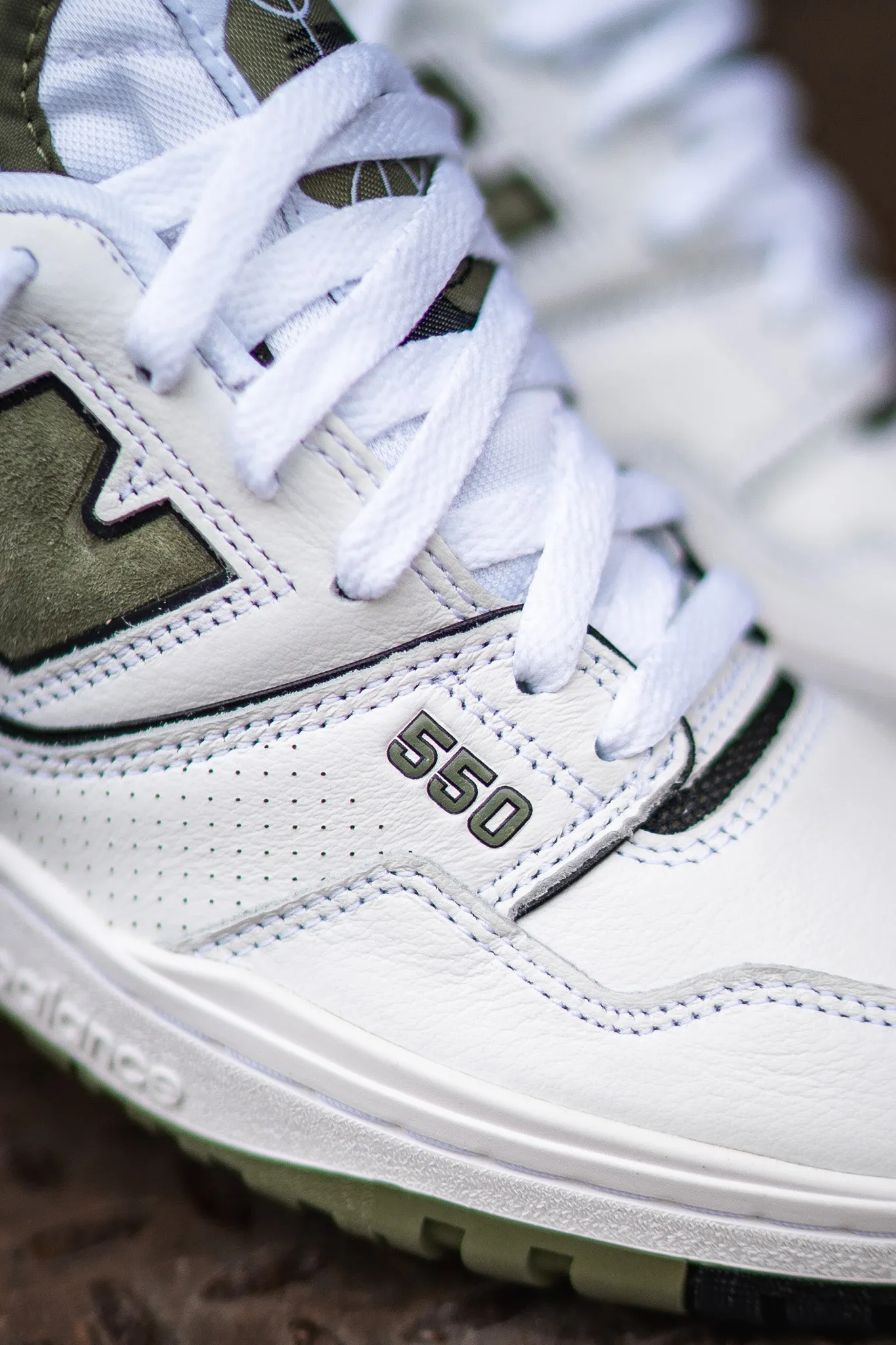 New Balance 550 - White/Olive (BB550DOB)