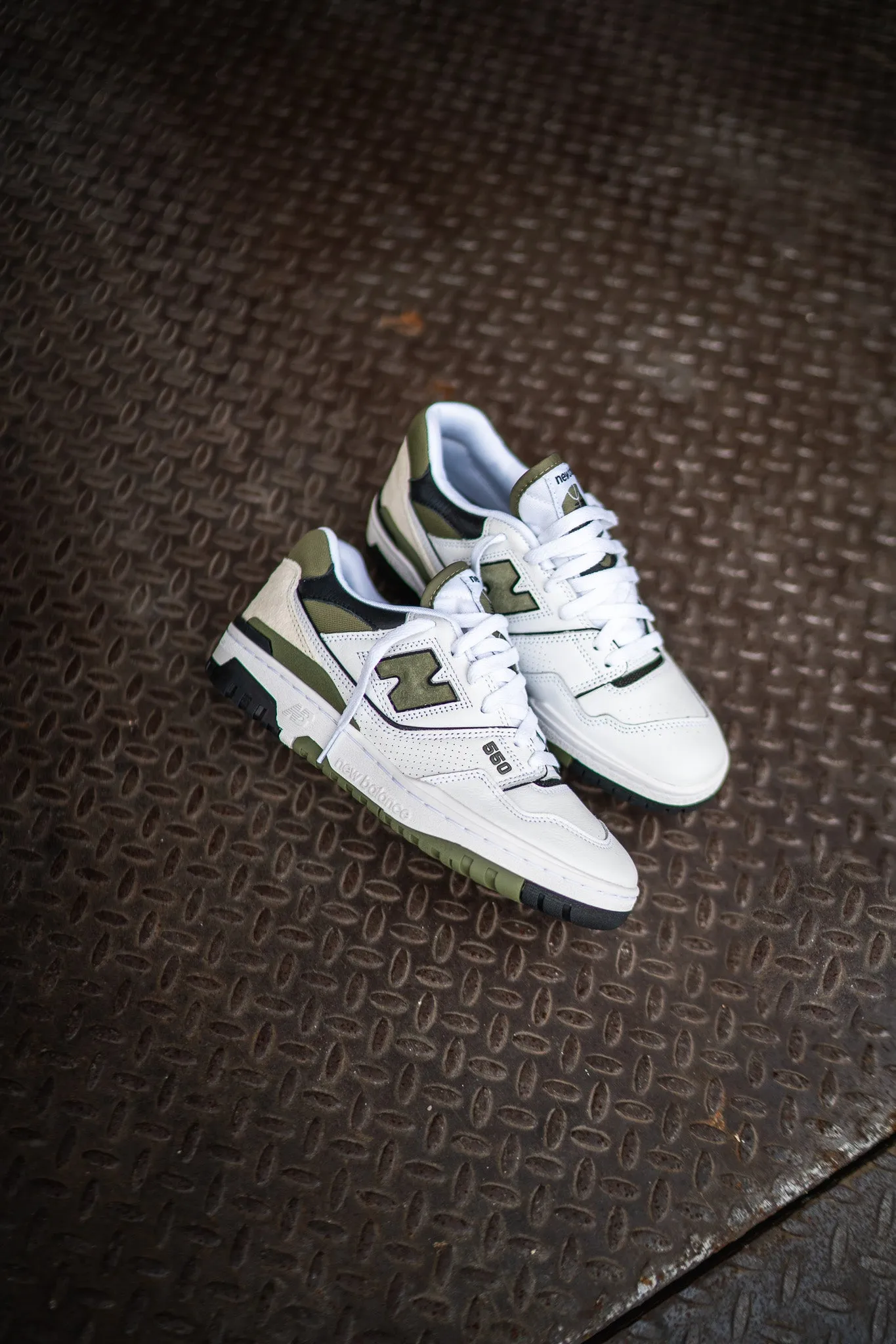 New Balance 550 - White/Olive (BB550DOB)