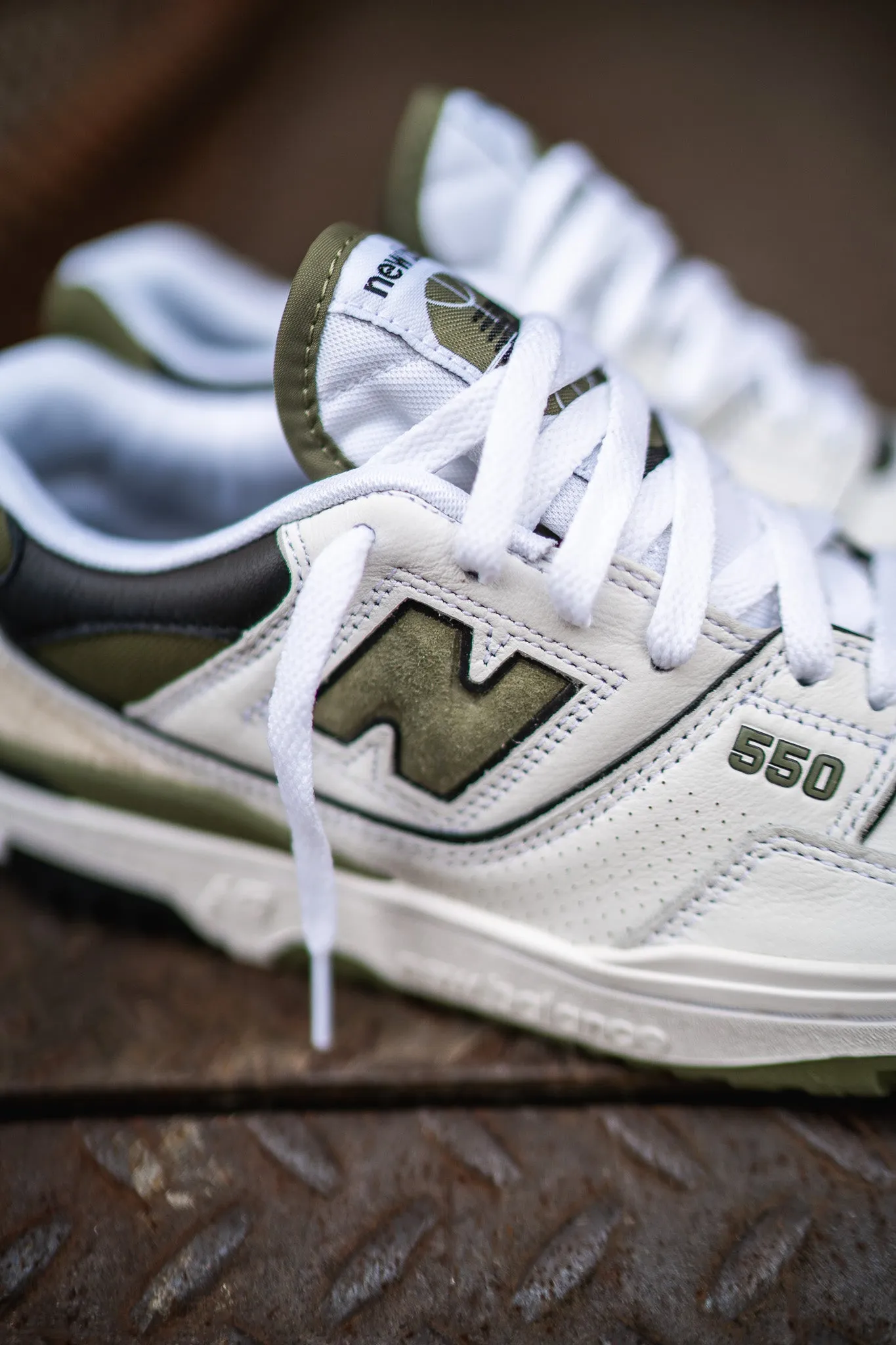 New Balance 550 - White/Olive (BB550DOB)