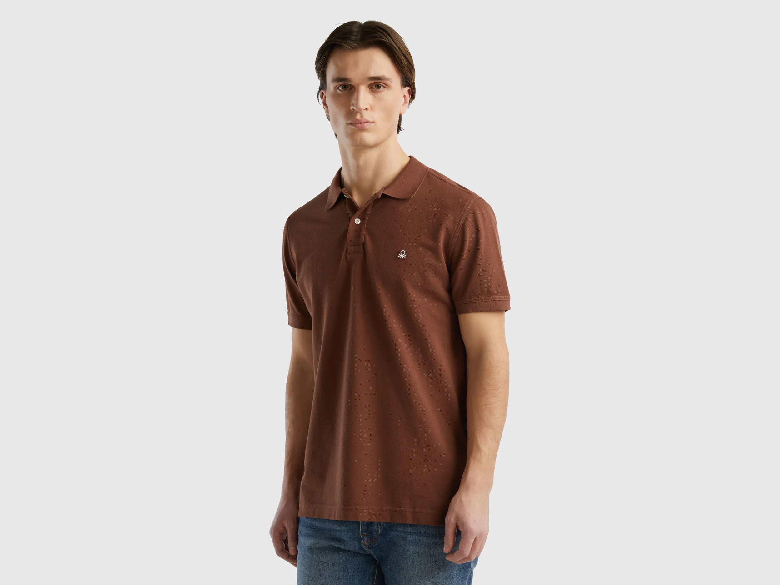 Polo marrón oscuro regular fit